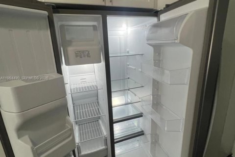 Купить виллу или дом в Форт-Лодердейл, Флорида 3 спальни, 89.84м2, № 2026877 - фото 2