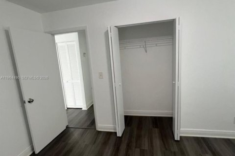 Купить виллу или дом в Форт-Лодердейл, Флорида 3 спальни, 89.84м2, № 2026877 - фото 9