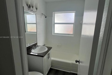 Купить виллу или дом в Форт-Лодердейл, Флорида 3 спальни, 89.84м2, № 2026877 - фото 6