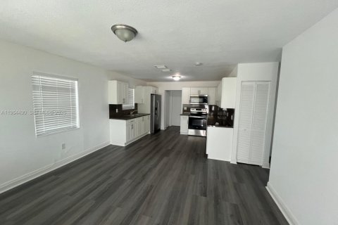 Купить виллу или дом в Форт-Лодердейл, Флорида 3 спальни, 89.84м2, № 2026877 - фото 7