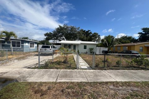 Купить виллу или дом в Форт-Лодердейл, Флорида 3 спальни, 89.84м2, № 2026877 - фото 4