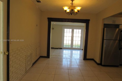 Villa ou maison à louer à Miramar, Floride: 3 chambres, 154.22 m2 № 2007016 - photo 8