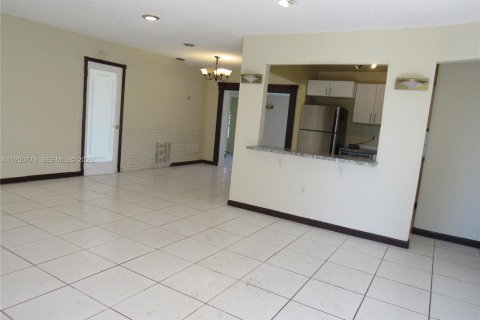 Villa ou maison à louer à Miramar, Floride: 3 chambres, 154.22 m2 № 2007016 - photo 4