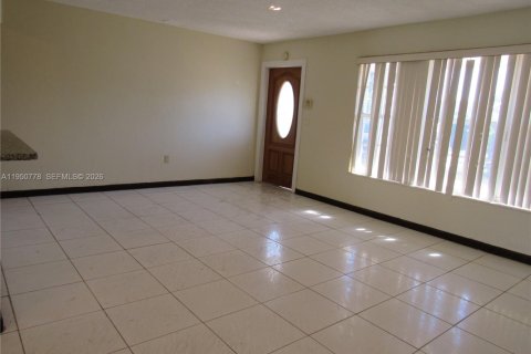 Villa ou maison à louer à Miramar, Floride: 3 chambres, 154.22 m2 № 2007016 - photo 3