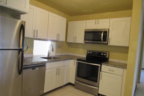 Villa ou maison à louer à Miramar, Floride: 3 chambres, 154.22 m2 № 2007016 - photo 6