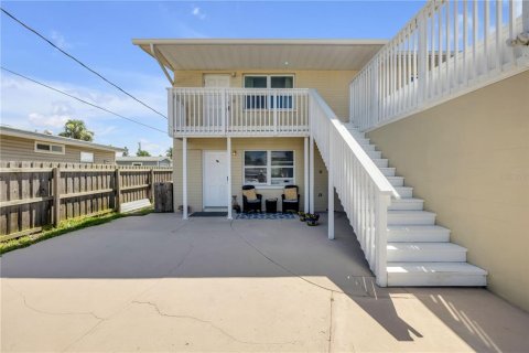 Immobilier commercial à vendre à New Smyrna Beach, Floride: 4 chambres, 190.64 m2 № 1848232 - photo 1
