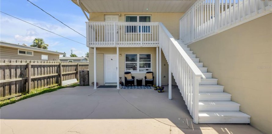 Immobilier commercial à New Smyrna Beach, Floride 4 chambres, 190.64 m2 № 1848232