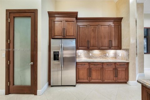 House in Miami, Florida 4 bedrooms, 433.11 sq.m. № 2006650 - photo 24