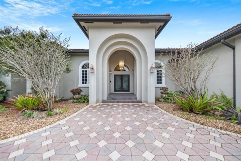 House in Miami, Florida 4 bedrooms, 433.11 sq.m. № 2006650 - photo 2