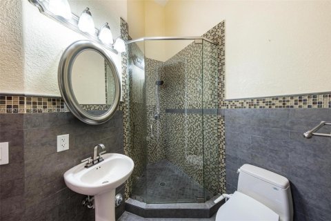 House in Miami, Florida 4 bedrooms, 433.11 sq.m. № 2006650 - photo 27