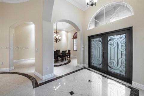 House in Miami, Florida 4 bedrooms, 433.11 sq.m. № 2006650 - photo 4