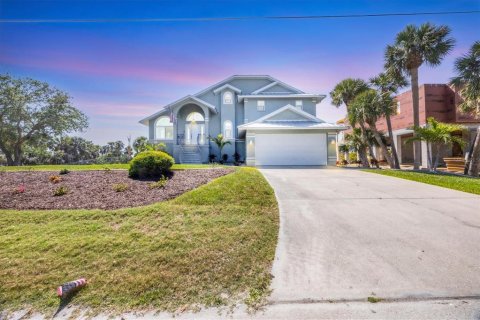 House in Englewood, Florida 3 bedrooms, 214.23 sq.m. № 1734839 - photo 1