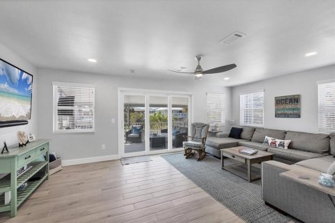 House in Englewood, Florida 3 bedrooms, 214.23 sq.m. № 1734839 - photo 25