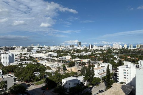 Condo in Miami Beach, Florida, 2 bedrooms № 2033652 - photo 18
