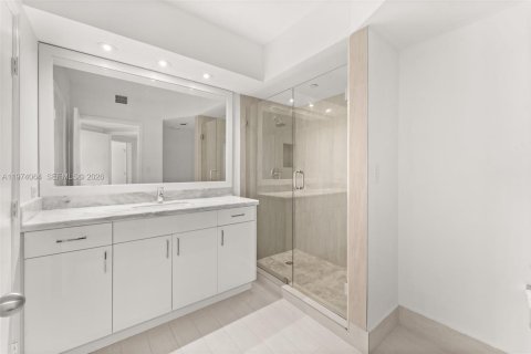 Condo in Miami Beach, Florida, 2 bedrooms № 2033652 - photo 4