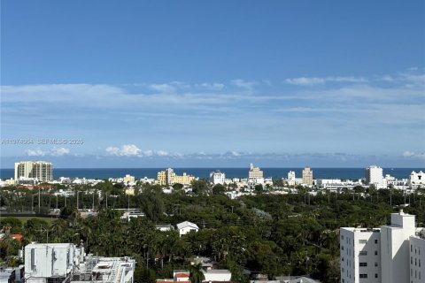 Condominio en Miami Beach, Florida, 2 dormitorios № 2033652