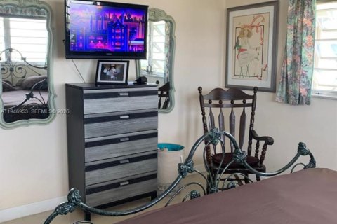 Condo in Miami, Florida, 2 bedrooms  № 2152925 - photo 11