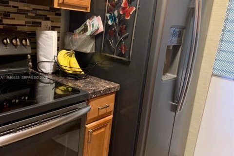 Condo in Miami, Florida, 2 bedrooms  № 2152925 - photo 3