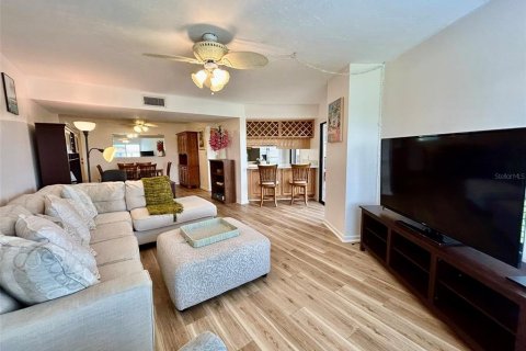Condominio en alquiler en Punta Gorda, Florida, 1 dormitorio, 99.96 m2 № 2398784 - foto 4