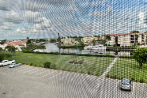 Condominio en alquiler en Punta Gorda, Florida, 1 dormitorio, 99.96 m2 № 2398784 - foto 19