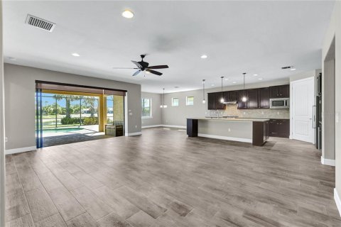 House in Fort Myers, Florida 3 bedrooms, 231.33 sq.m. № 1583591 - photo 9