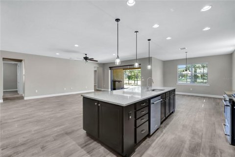 House in Fort Myers, Florida 3 bedrooms, 231.33 sq.m. № 1583591 - photo 7