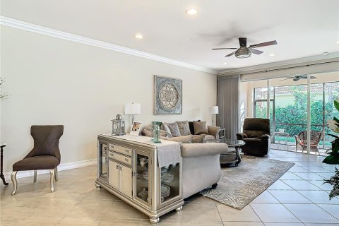 House in Wimauma, Florida 3 bedrooms, 167.22 sq.m. № 2210476 - photo 11