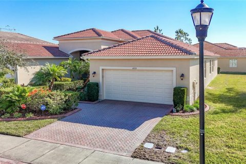 House in Wimauma, Florida 3 bedrooms, 167.22 sq.m. № 2210476 - photo 2