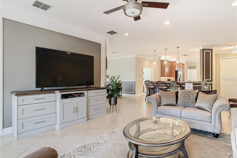 House in Wimauma, Florida 3 bedrooms, 167.22 sq.m. № 2210476 - photo 8
