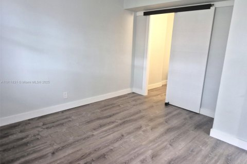 Copropriété à louer à Fort Lauderdale, Floride: 1 chambre, 65.4 m2 № 1967623 - photo 10