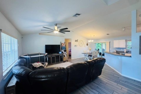 Villa ou maison à vendre à Port Charlotte, Floride: 3 chambres, 138.15 m2 № 2412545 - photo 3