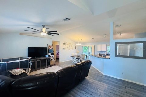 Villa ou maison à vendre à Port Charlotte, Floride: 3 chambres, 138.15 m2 № 2412545 - photo 4