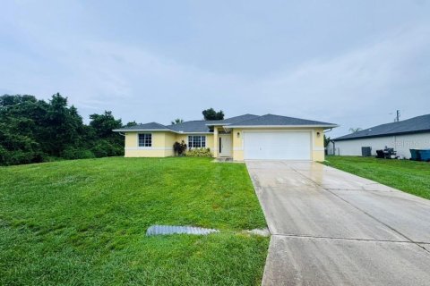 Villa ou maison à Port Charlotte, Floride 3 chambres, 138.15 m2 № 2412545