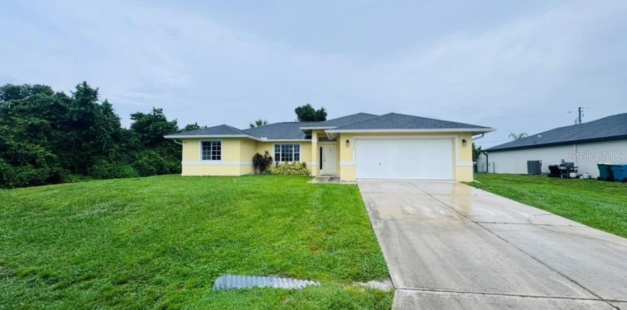 Villa ou maison à Port Charlotte, Floride 3 chambres, 138.15 m2 № 2412545