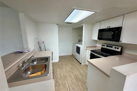 Touwnhouse à vendre à Davenport, Floride: 4 chambres, 168.25 m2 № 2337245 - photo 7