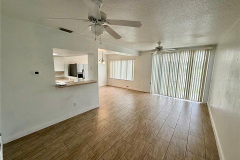 Touwnhouse à vendre à Davenport, Floride: 4 chambres, 168.25 m2 № 2337245 - photo 8