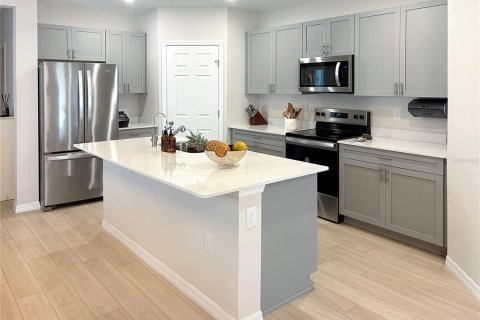 Adosado en venta en Haines City, Florida, 4 dormitorios, 172.8 m2 № 2098585 - foto 2