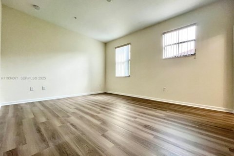 Снять в аренду таунхаус в Санрайз, Флорида 3 спальни, 157.93м2, № 1992301 - фото 9