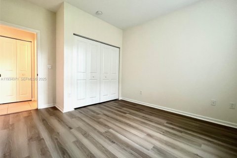 Снять в аренду таунхаус в Санрайз, Флорида 3 спальни, 157.93м2, № 1992301 - фото 18