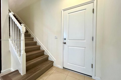 Снять в аренду таунхаус в Санрайз, Флорида 3 спальни, 157.93м2, № 1992301 - фото 7