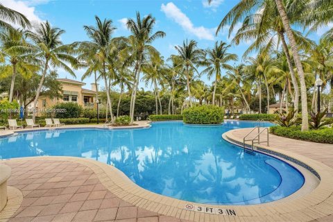 Снять в аренду таунхаус в Санрайз, Флорида 3 спальни, 157.93м2, № 1992301 - фото 24