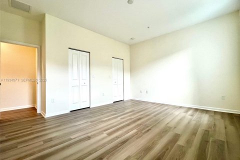 Снять в аренду таунхаус в Санрайз, Флорида 3 спальни, 157.93м2, № 1992301 - фото 10