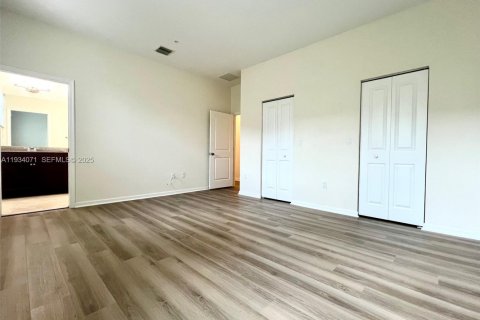 Снять в аренду таунхаус в Санрайз, Флорида 3 спальни, 157.93м2, № 1992301 - фото 8