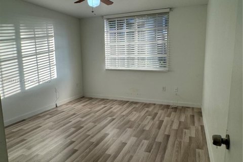 Copropriété à louer à Miramar, Floride: 2 chambres, 89.74 m2 № 2048989 - photo 14