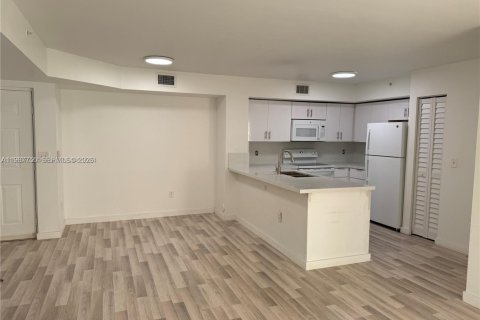 Copropriété à louer à Miramar, Floride: 2 chambres, 89.74 m2 № 2048989 - photo 2