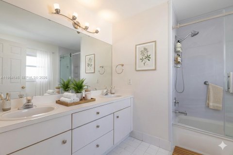 Casa en venta en Miami, Florida, 3 dormitorios, 115.66 m2 № 2028183 - foto 16