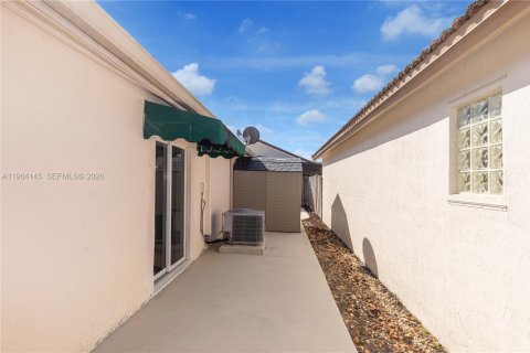 Casa en venta en Miami, Florida, 3 dormitorios, 115.66 m2 № 2028183 - foto 30