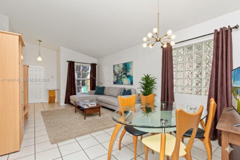 Casa en venta en Miami, Florida, 3 dormitorios, 115.66 m2 № 2028183 - foto 10