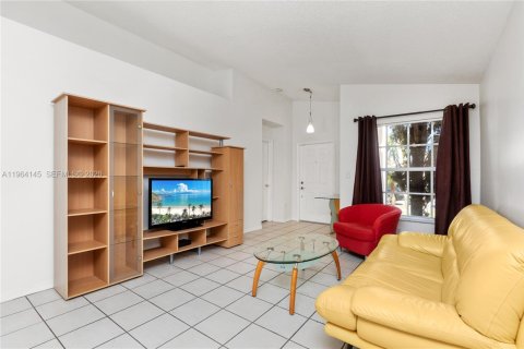 Casa en venta en Miami, Florida, 3 dormitorios, 115.66 m2 № 2028183 - foto 12