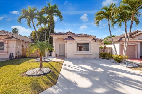 Casa en venta en Miami, Florida, 3 dormitorios, 115.66 m2 № 2028183 - foto 2